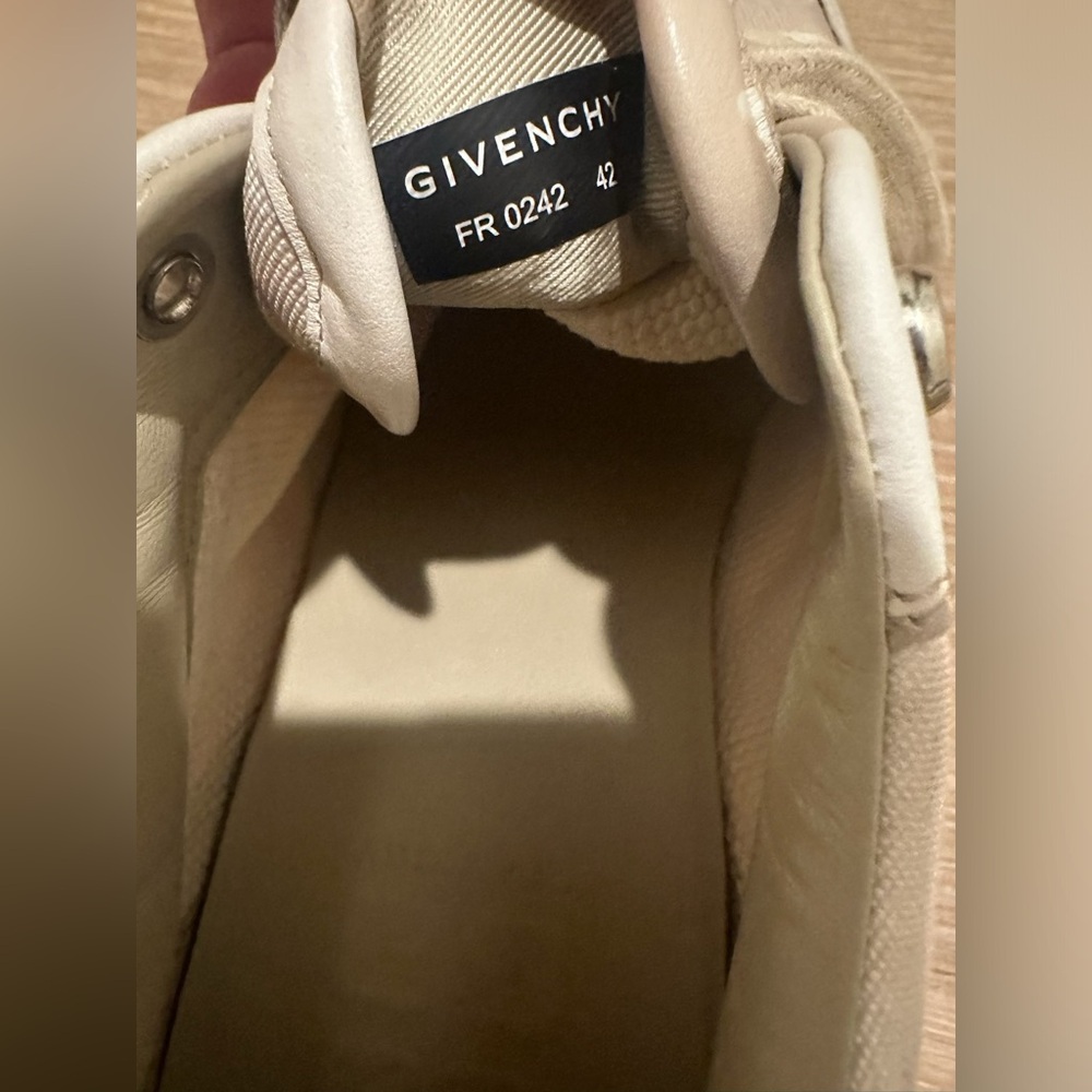 Givenchy Authentic, proof of purchase comes og with box